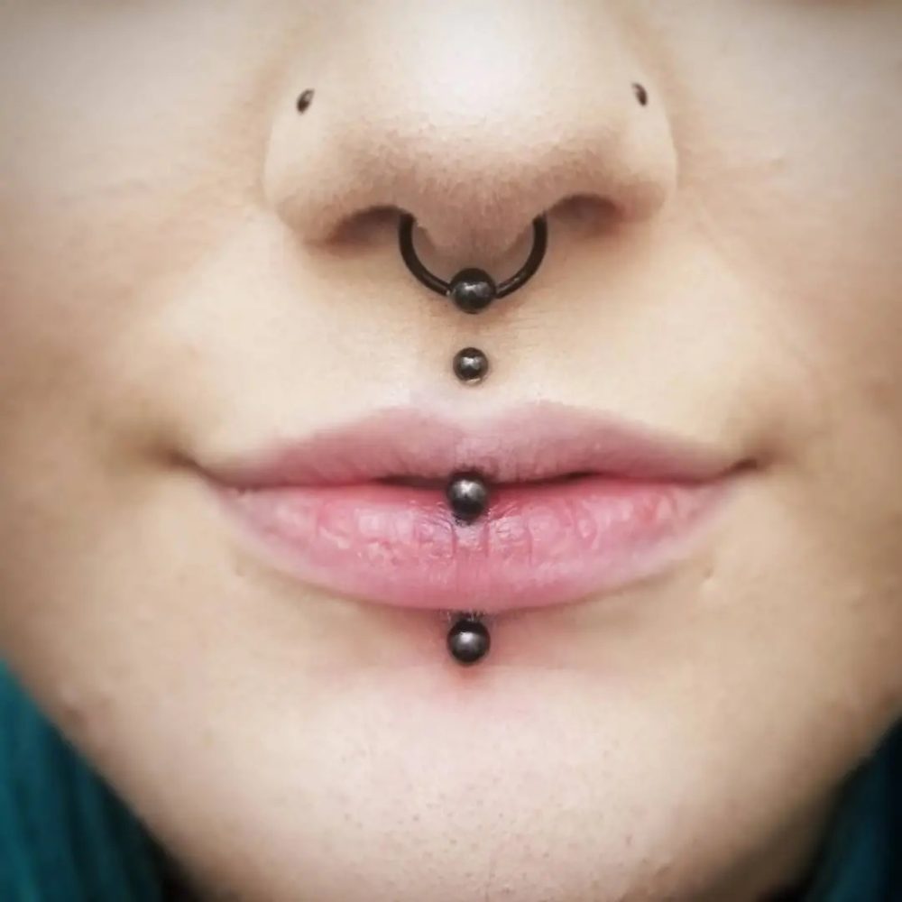 vertical labret