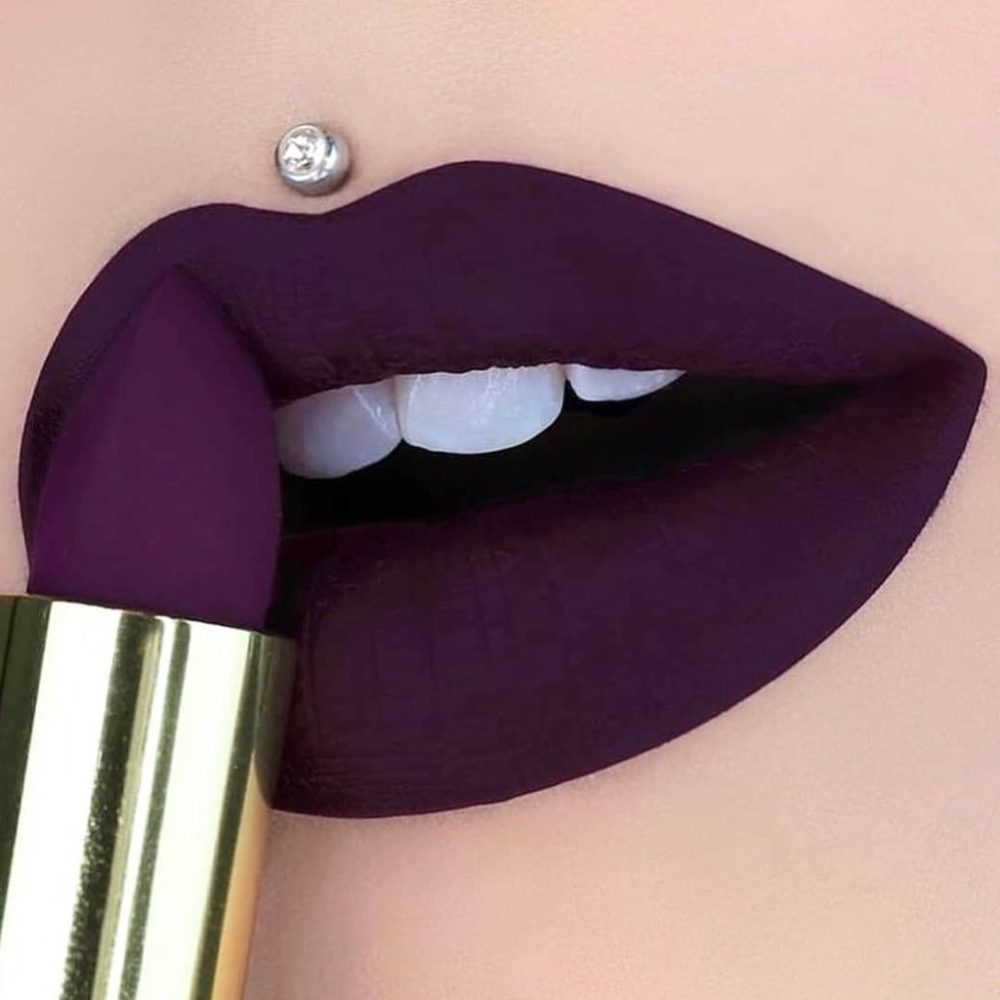 dark purple Lipstick