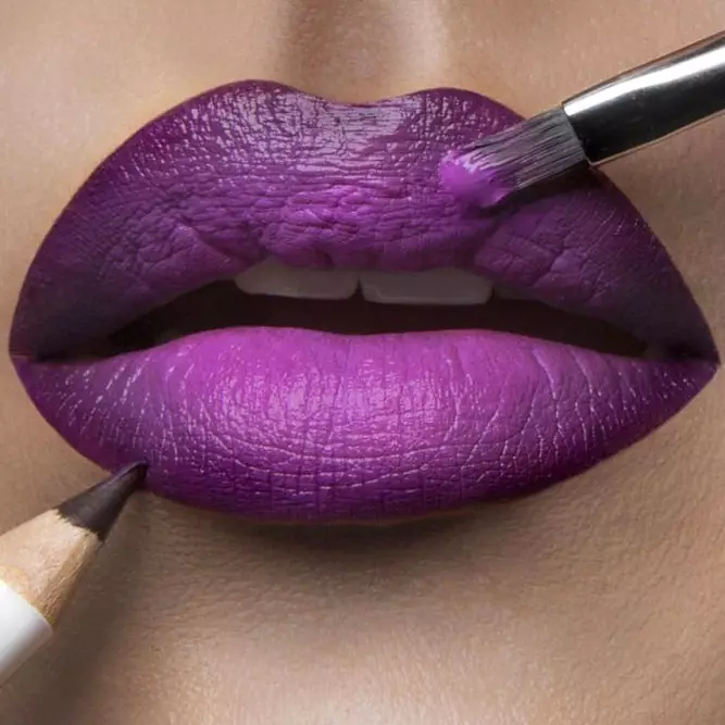 dark purple Lipstick